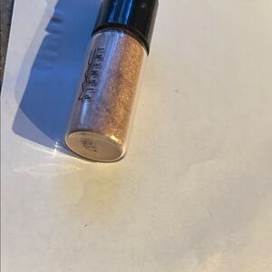 MAC Cosmetics Pigment in Davatay